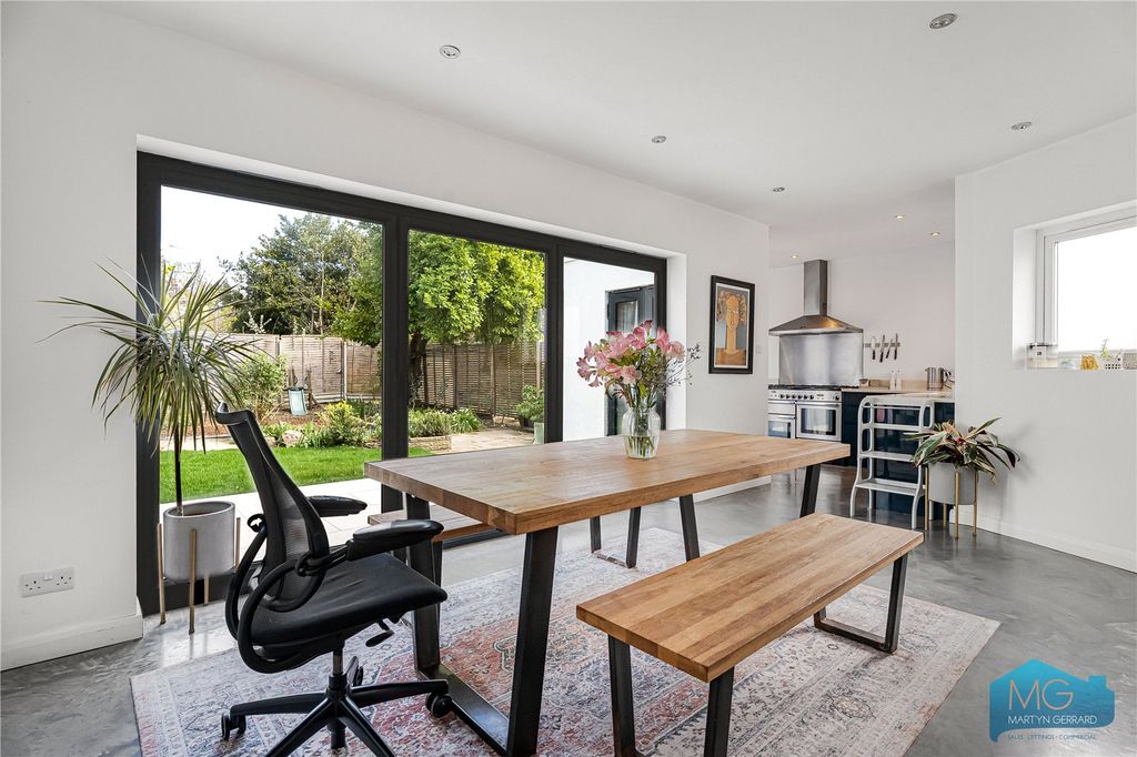 Property photo 2 of 17 Picture No. 28