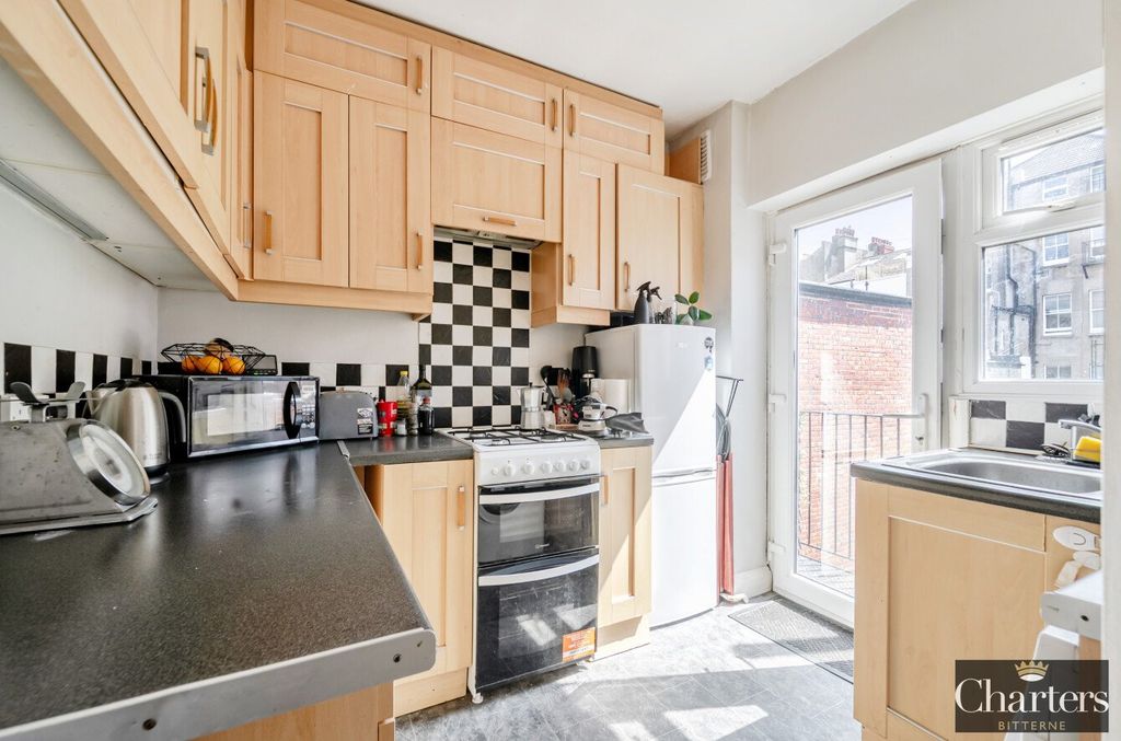 Property photo 3 of 16 Picture No. 06
