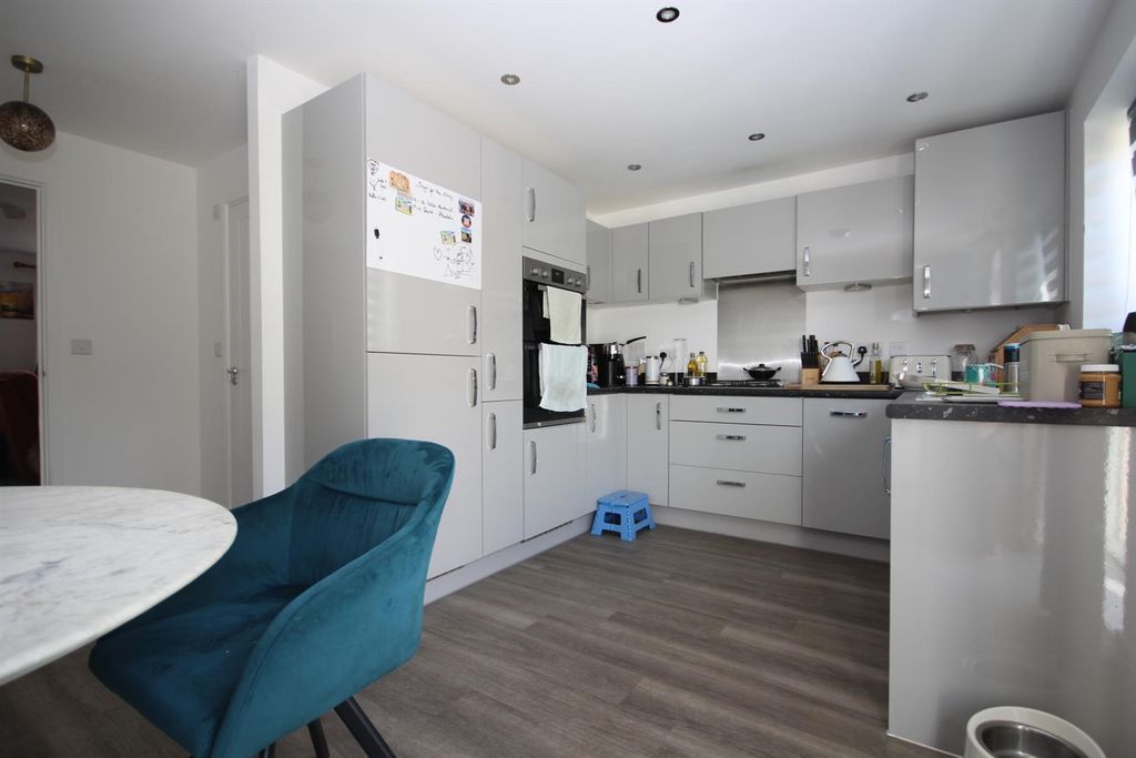 Property photo 3 of 12 Kitchen Diner.Jpg
