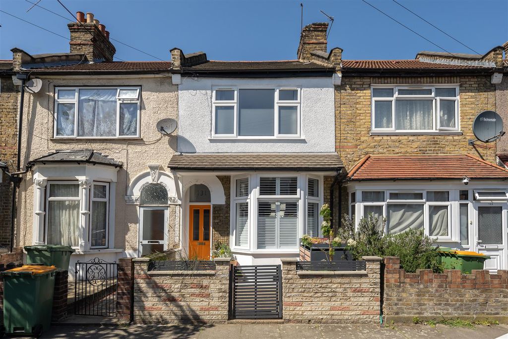 Property photo 1 of 36 Kingsland Road, E13