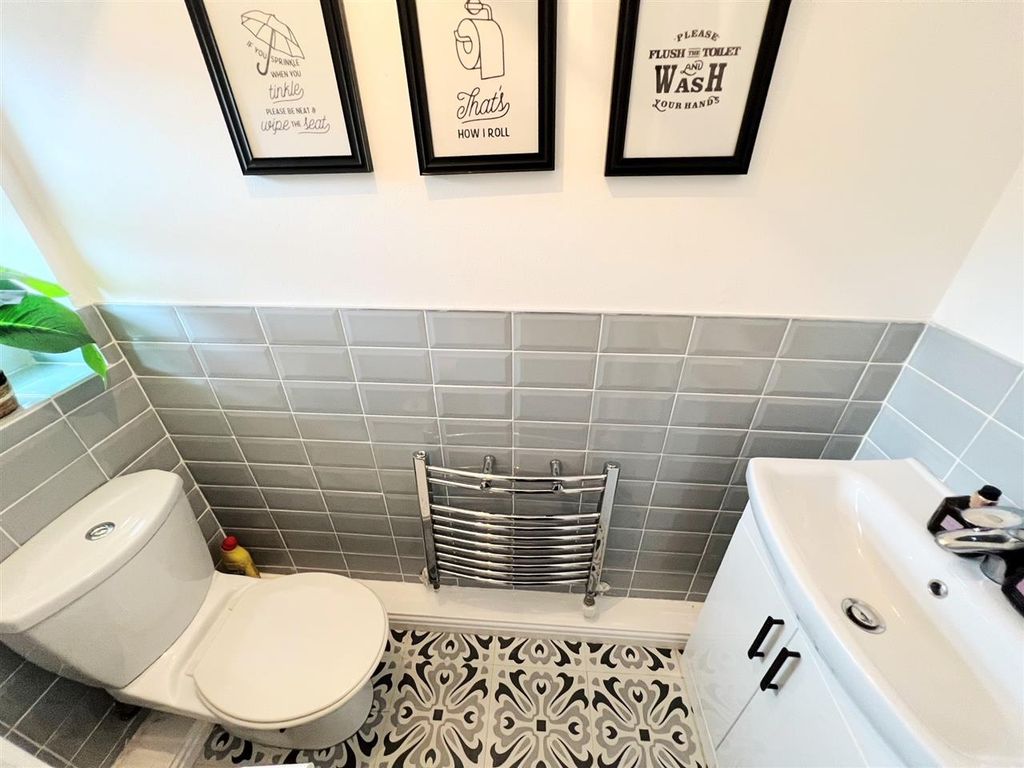 Property photo 3 of 21 Cloaks/W.c