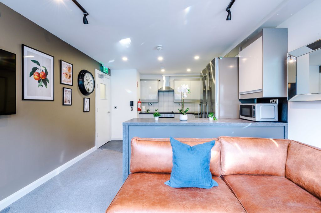 Property photo 1 of 28 Jesmond View, Block B, Flat 2, Living Room/ Kitchen 1