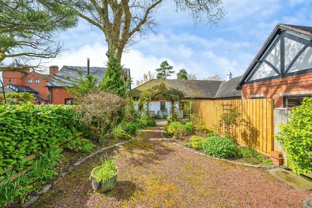 Property photo 2 of 21 Gardens: