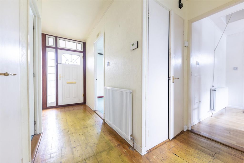 Property photo 3 of 18 Hallway.Jpg