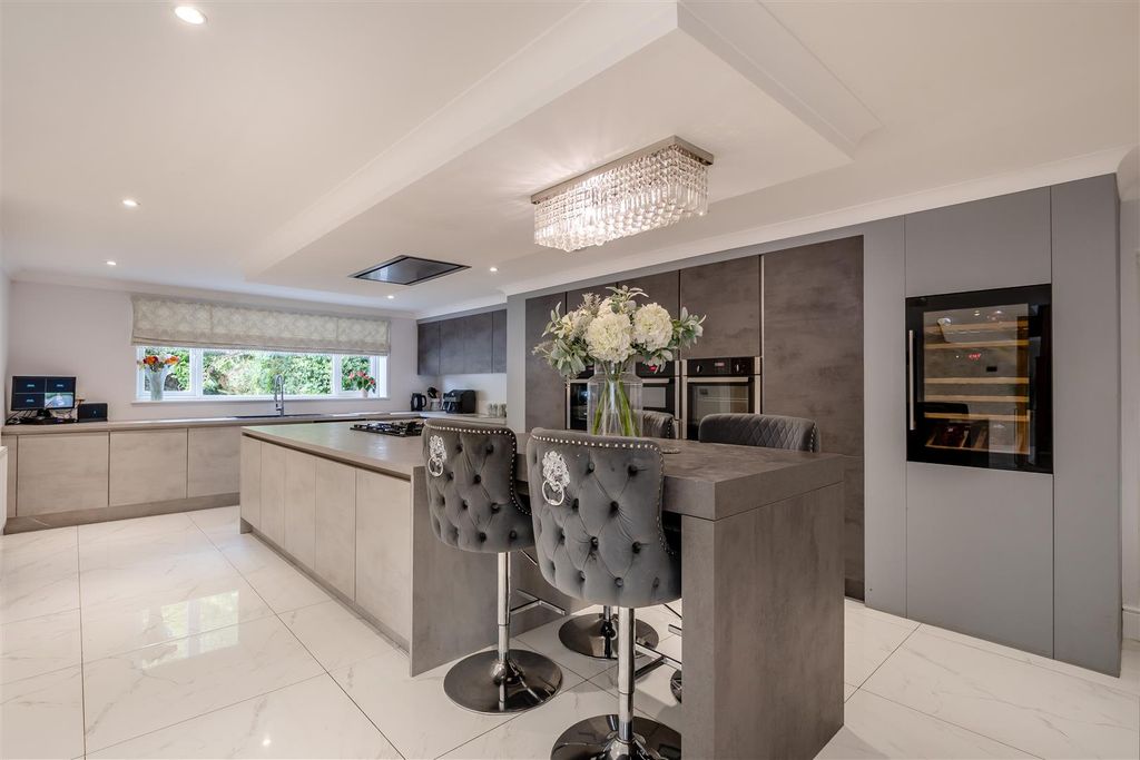 Property photo 2 of 37 8656787-Interior40.Jpg