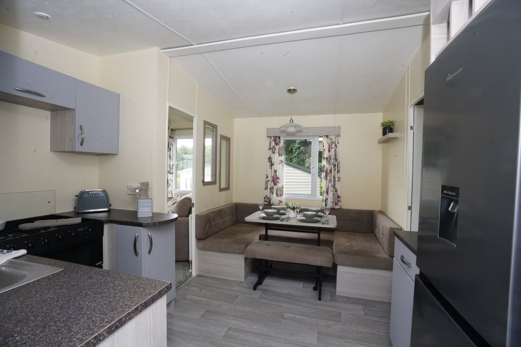 Property photo 2 of 25