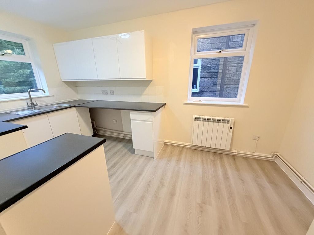 Property photo 2 of 8 Kitchen