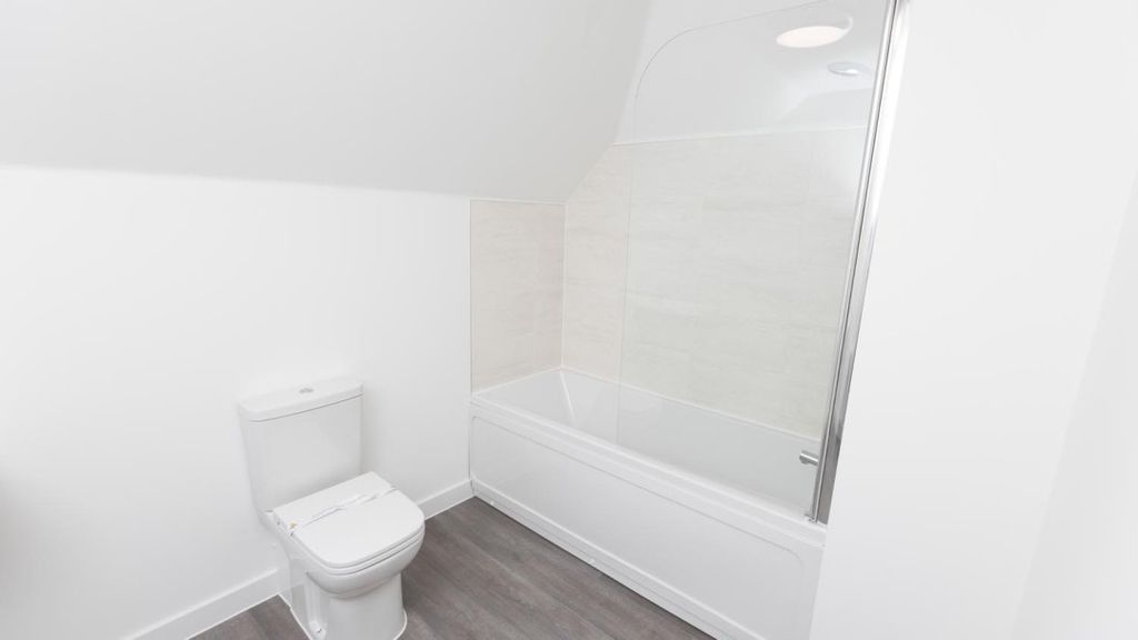 Additional image 21 of 2 bed flat for salePetworth GU28