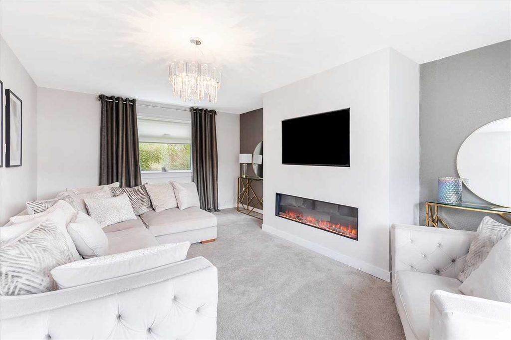 Property photo 3 of 20 Lounge Dining (2)