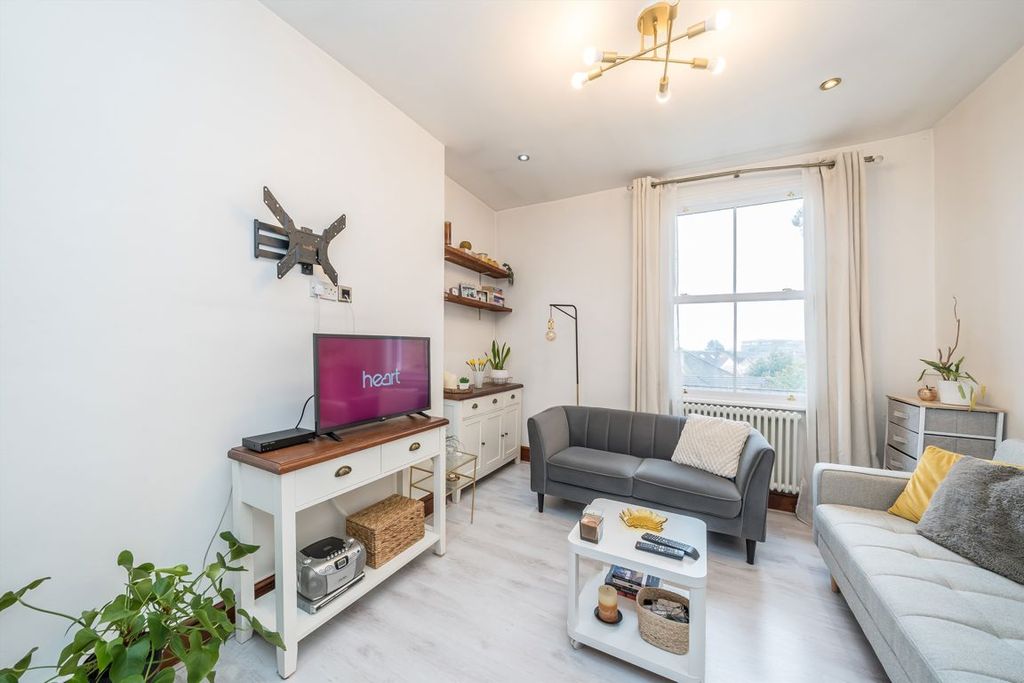 Property photo 3 of 6