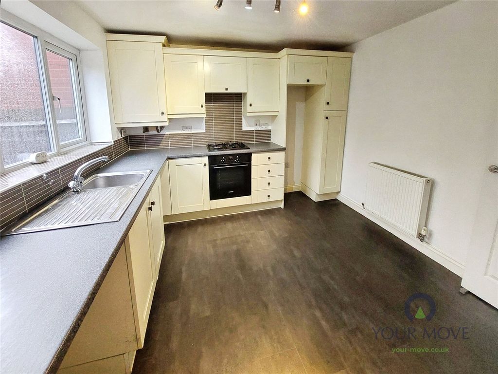 Property photo 3 of 17 Kitchen