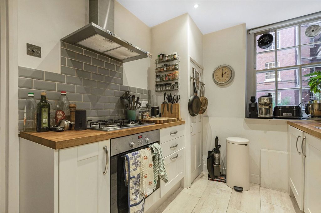Property photo 3 of 18 Kitchen