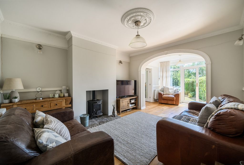 Property photo 3 of 23 1321654-11-686E68...