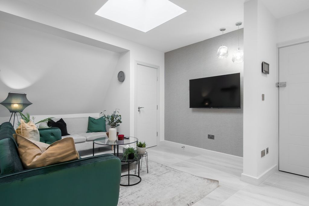 Property photo 3 of 39