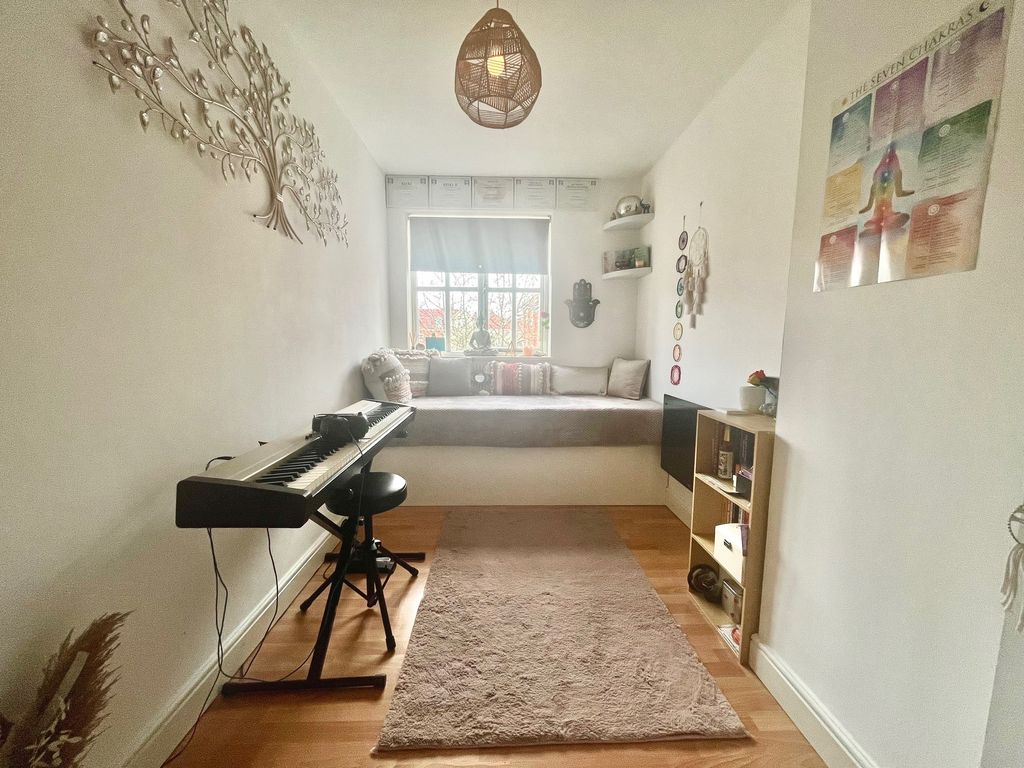 Property photo 3 of 6 Bedroom 2