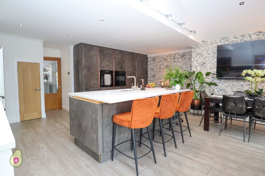Property photo 2 of 23 3378937