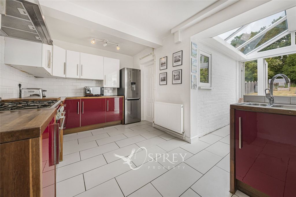 Property photo 3 of 20 Kitchen