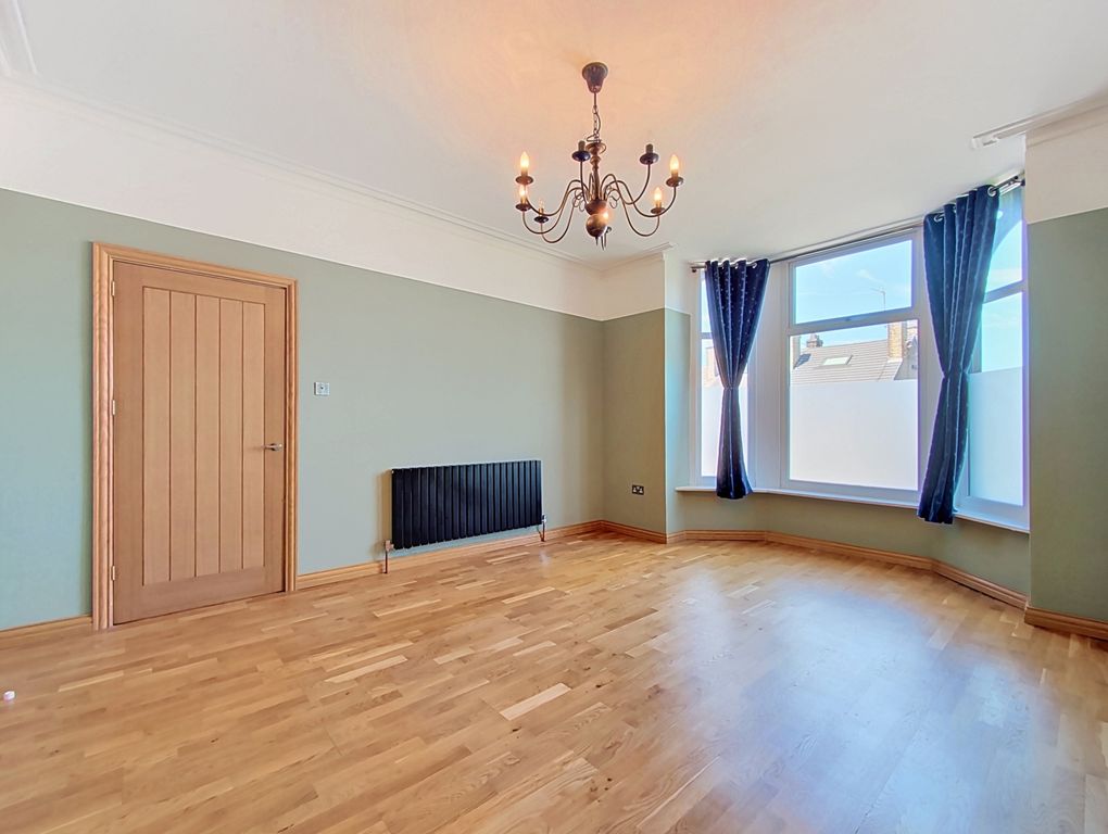 Property photo 3 of 20 Huddersfield Road Ewemove (8)