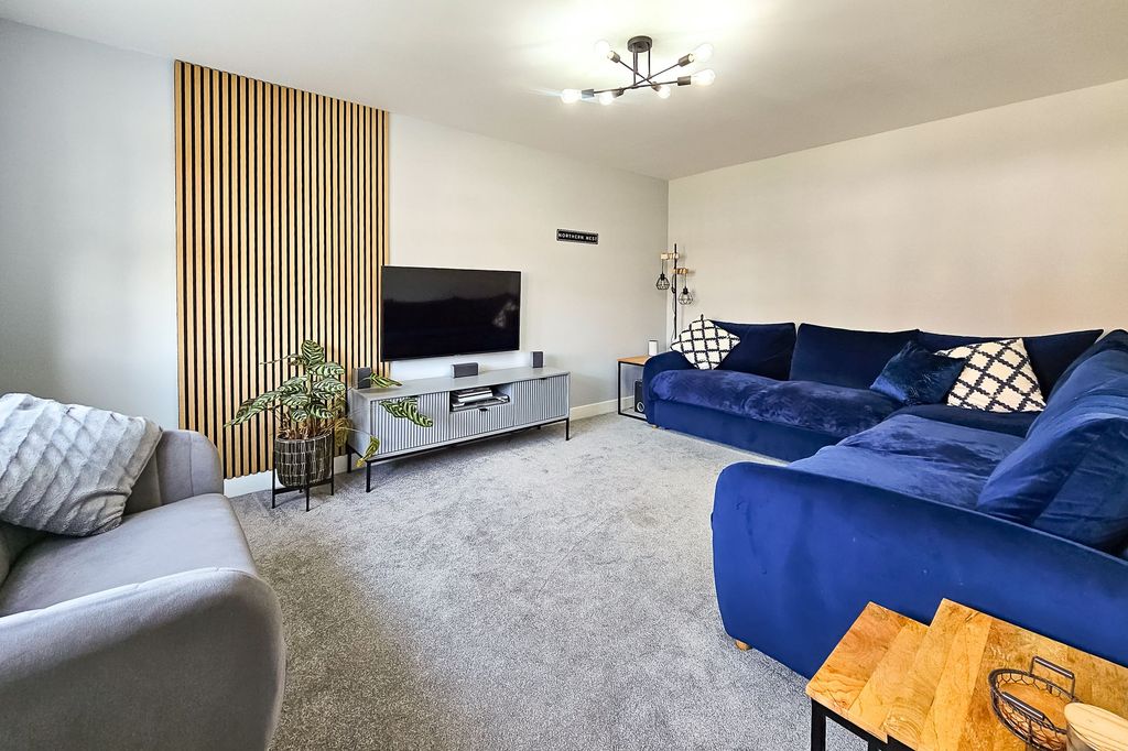 Property photo 2 of 22