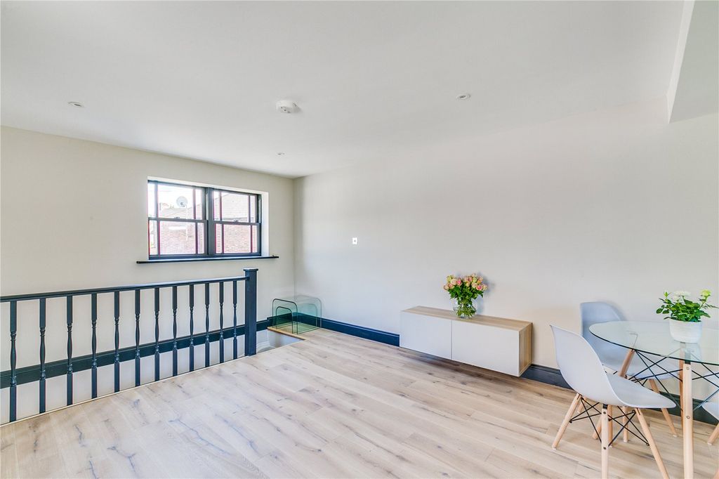 Property photo 2 of 17 Picture No. 14