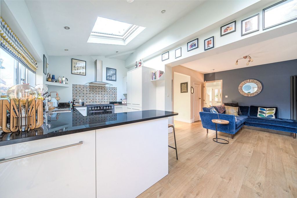 Property photo 2 of 20