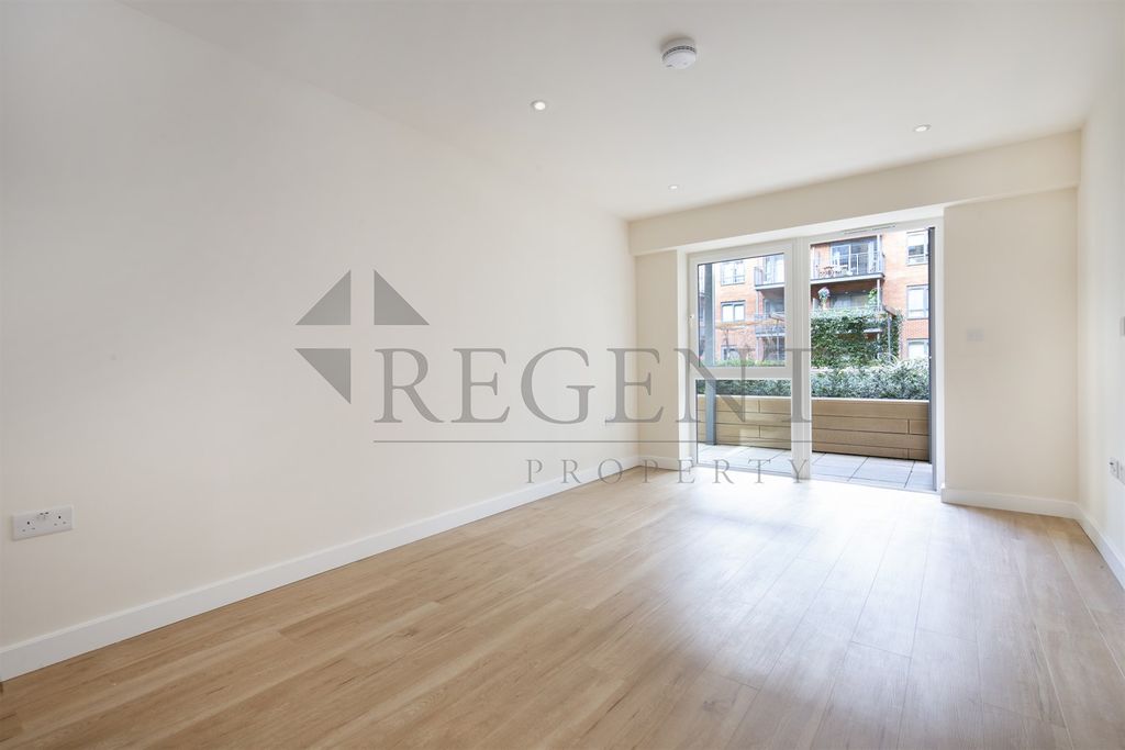 Property photo 1 of 9 Reception