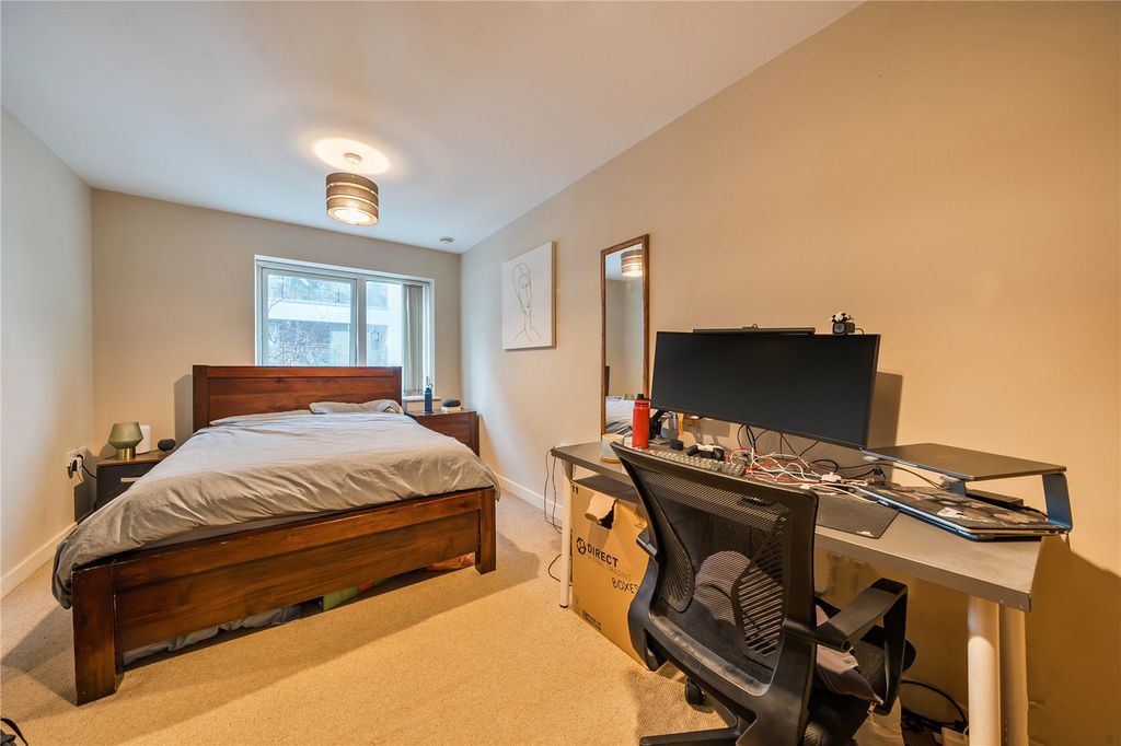 Property photo 3 of 17 Bedroom