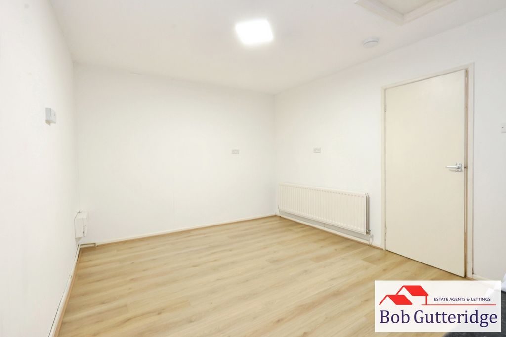 Property photo 3 of 10 Fitted Kitchen / Diner