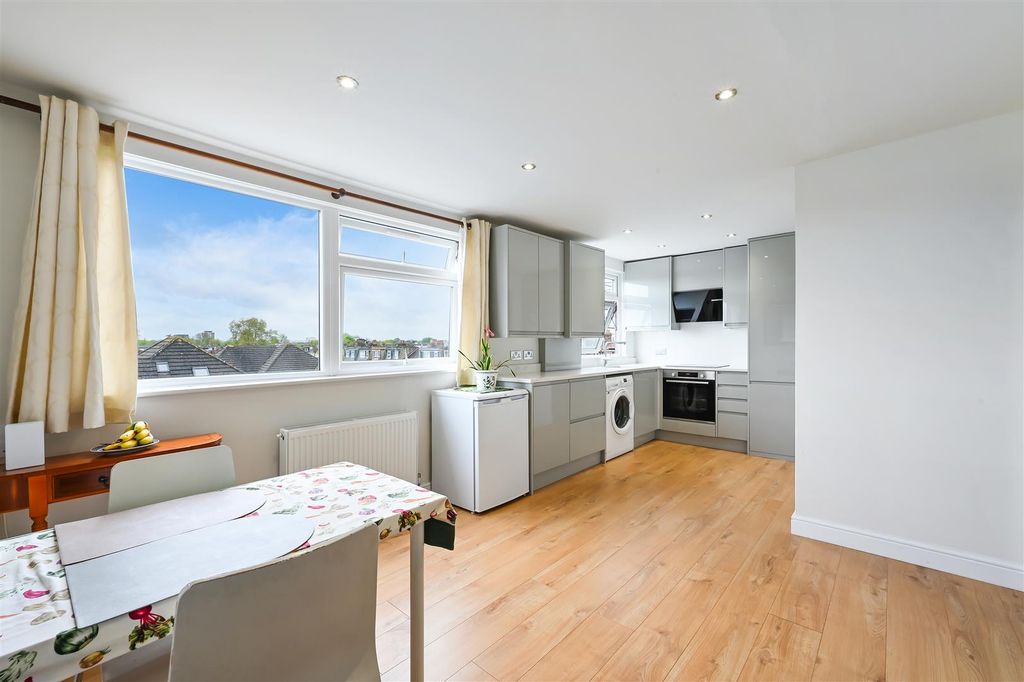 Property photo 1 of 11 Kitchen
