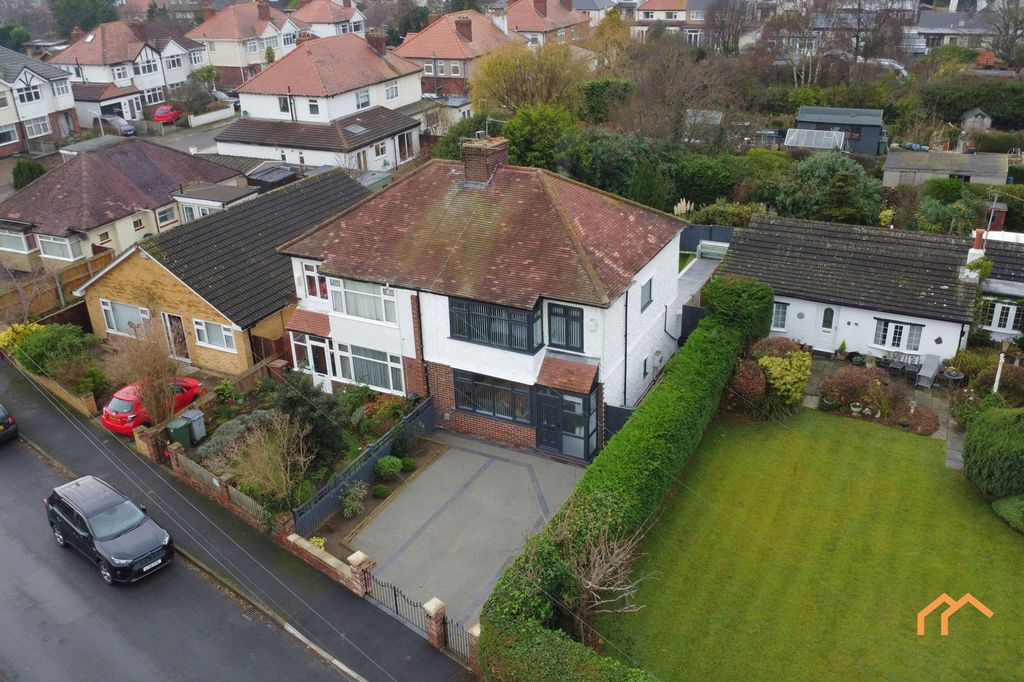 Property photo 2 of 23