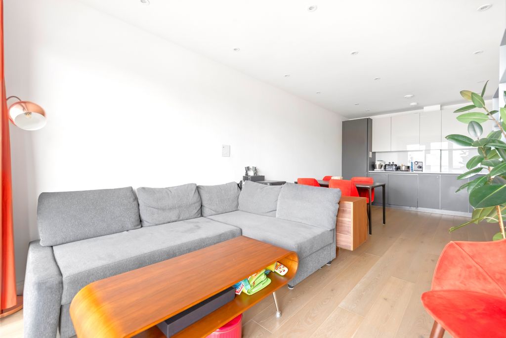 Property photo 3 of 24 Reception