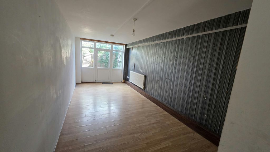 Property photo 1 of 7 3 Bed Terraced House To Rent East Street, Chatham Me4