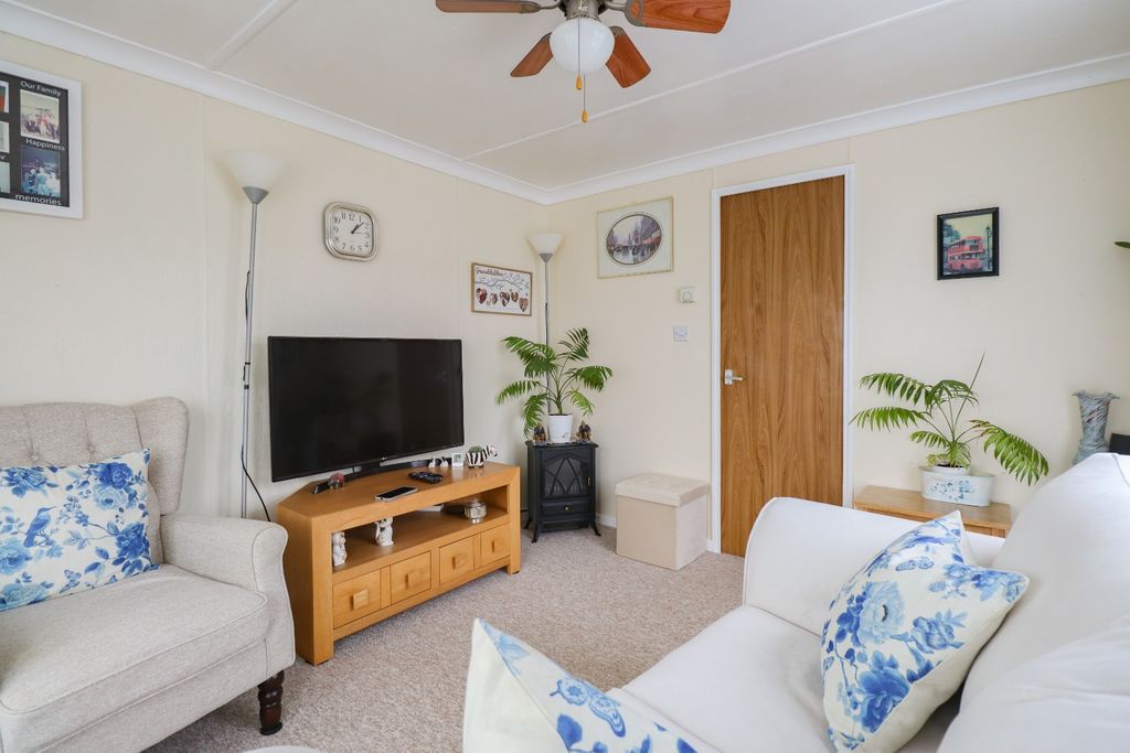 Property photo 2 of 12 5515563
