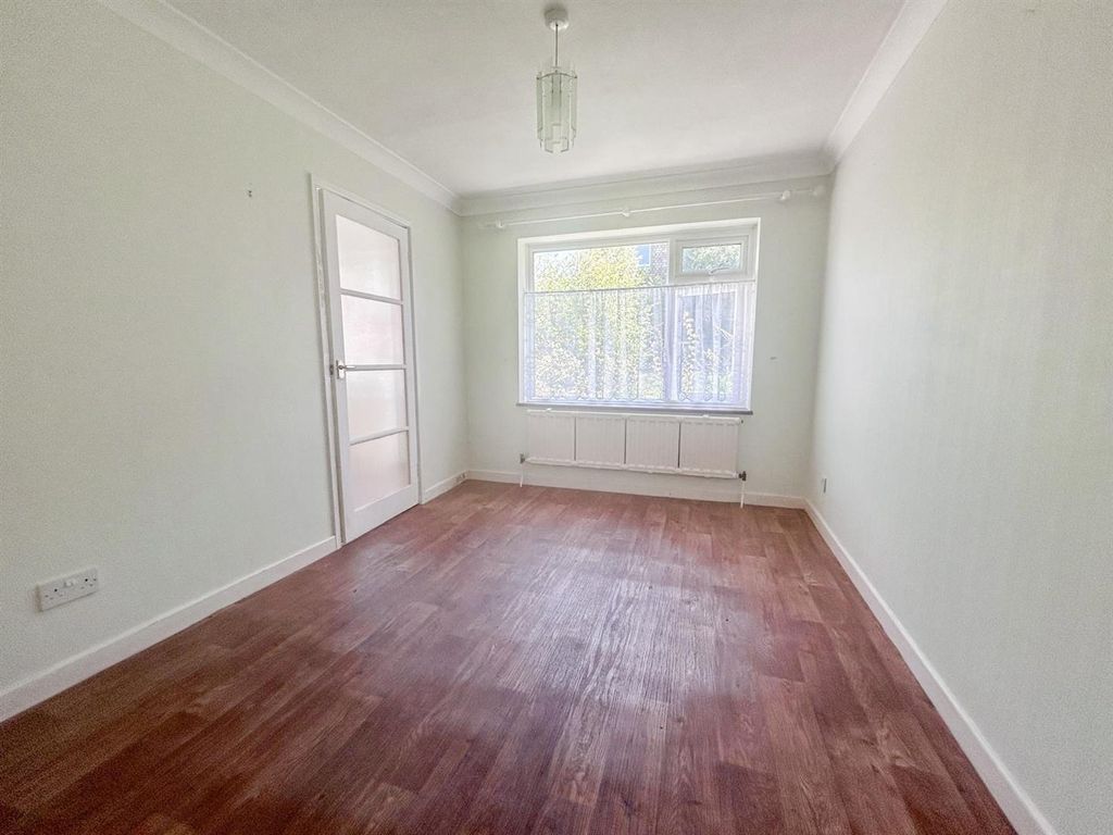 Property photo 3 of 13 6-624d2021-3Edb-4043-A929-43Aa3756034d.Jpg