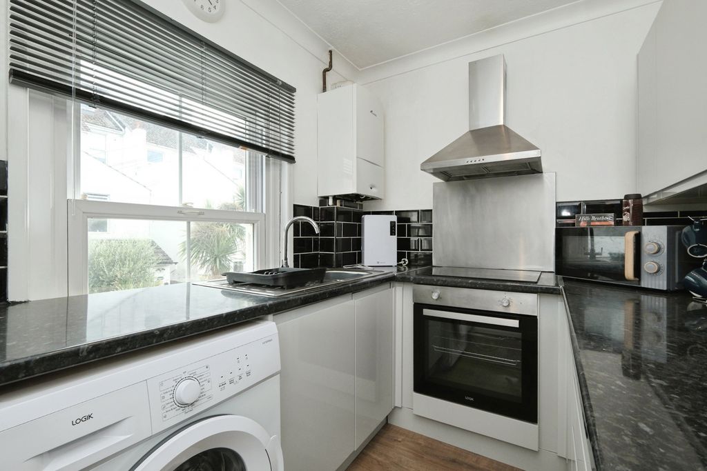 Property photo 2 of 11 Pbox-Img.Jpg