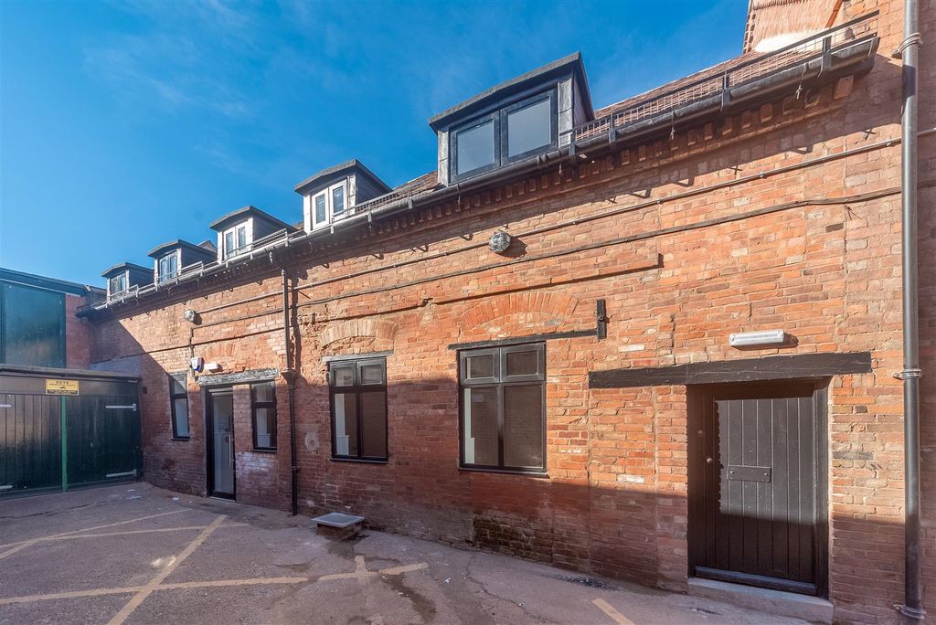 Property photo 2 of 10 1A Henley Street-2.Jpg