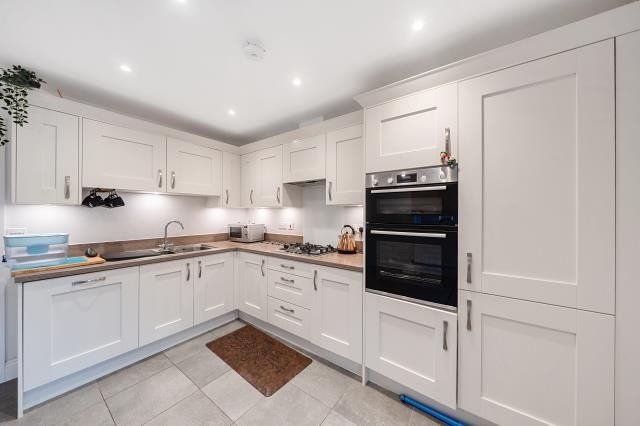 Property photo 2 of 10 Kitchen