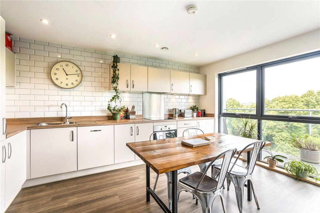 Property photo 2 of 12 Kitchen/Dining