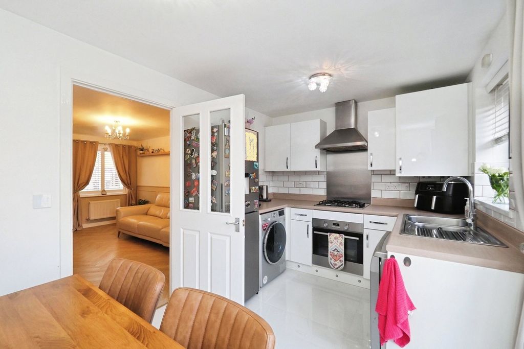 Property photo 3 of 16 Kitchen/Diner