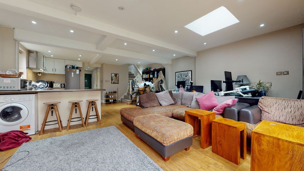 Property photo 1 of 16