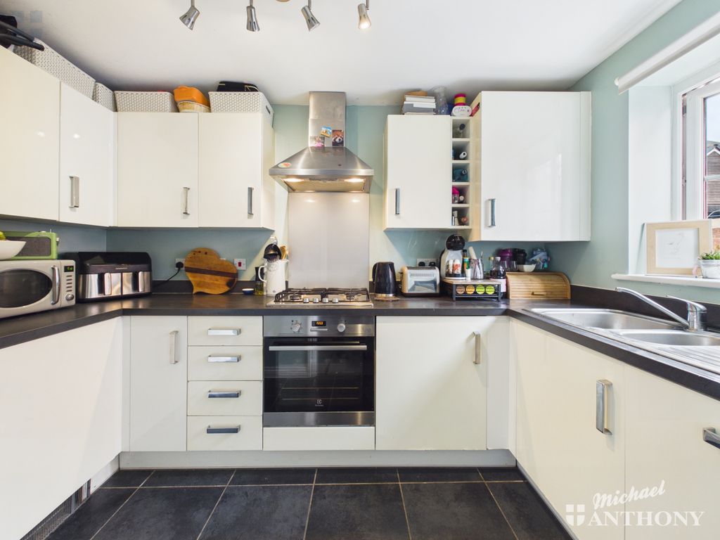 Property photo 2 of 10 Cam03852G0-Pr0633-Still001