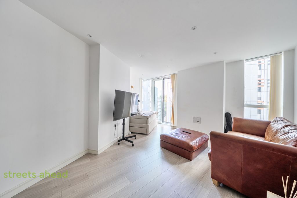Property photo 3 of 18 4B7E2Acd-42c1-4Ad...