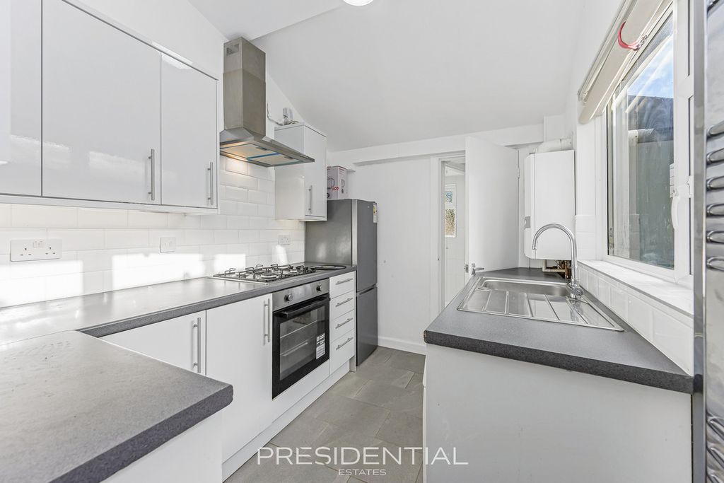 Property photo 2 of 25