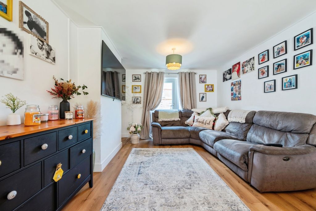 Property photo 2 of 19 Pbox-Img.Jpg