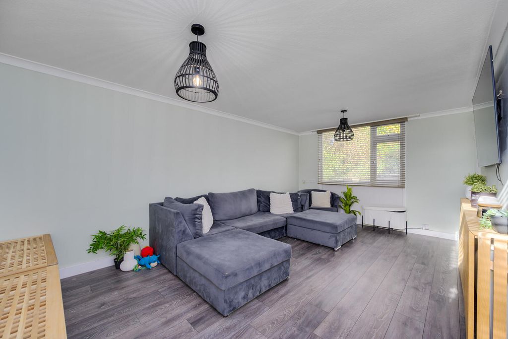 Property photo 2 of 21 Living Room