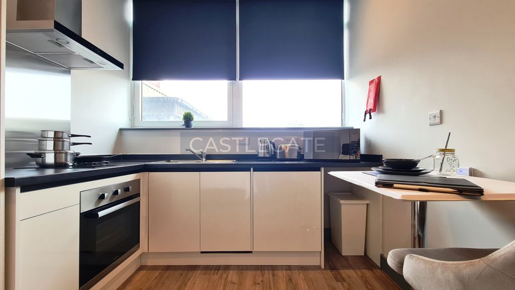 Property photo 2 of 16 Room 26, Renaissance Works, 105 New Street, Huddersfield, HD1 2As (5)