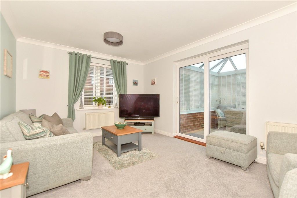 Property photo 3 of 16 Lounge