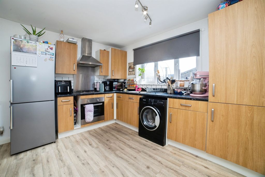 Property photo 3 of 20