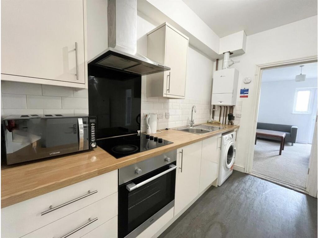 Property photo 1 of 7 Kitchen