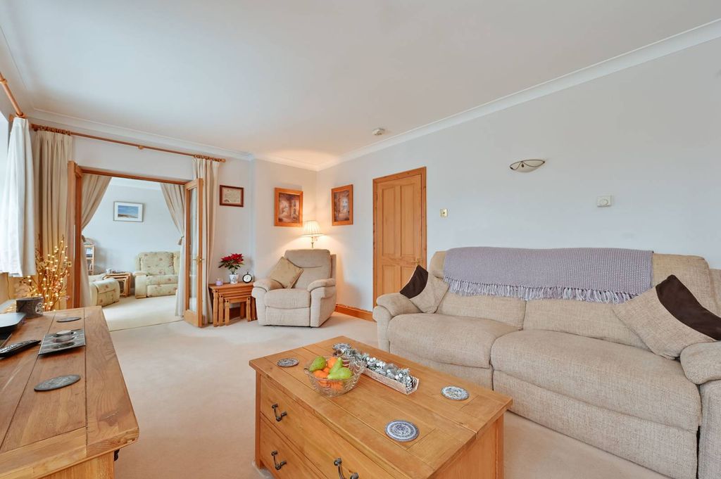 Property photo 2 of 27